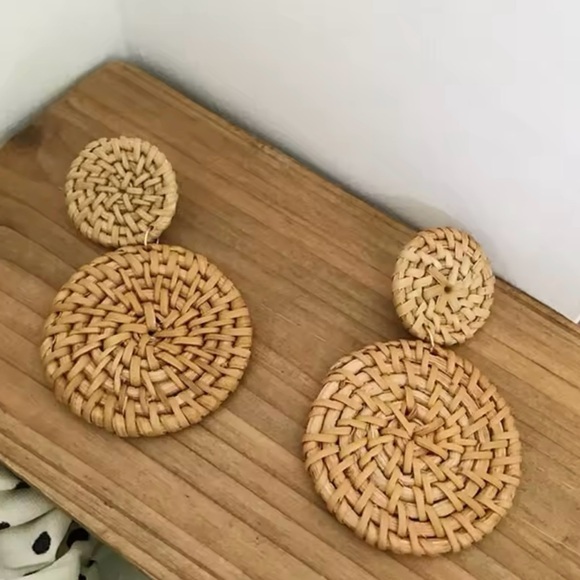 ‼️SALE‼️Rattan Knit Drop Earrings - Picture 7 of 8